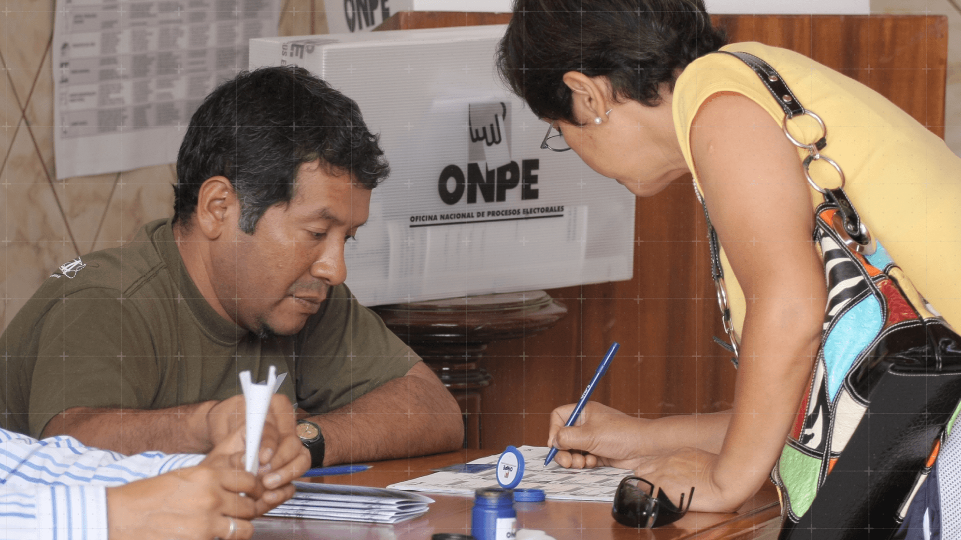 Keiko Fujimori y López Aliaga encabezan sondeo electoral
