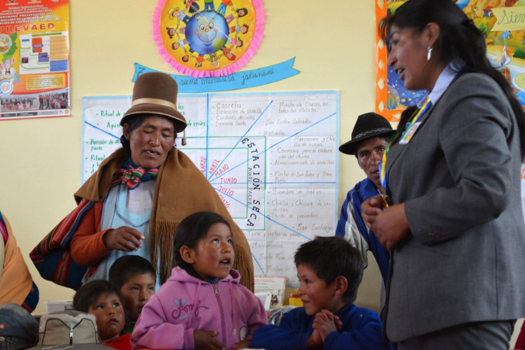 Ministro de Educación pide priorizar educación rural e intercultural bilingüe