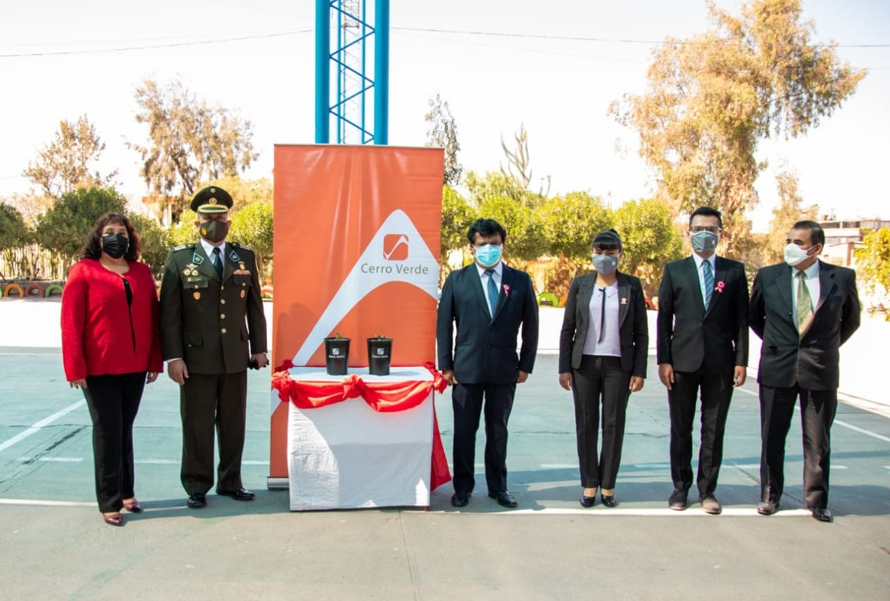 Colegio del ejército homenajeo al Perú por el bicentenario