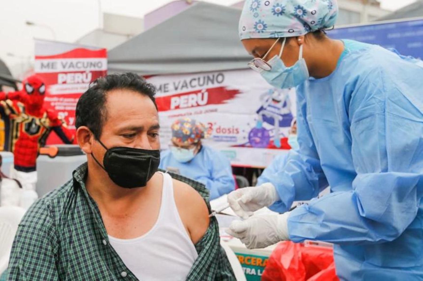 Más del 63% de peruanos ya tienen la tercera dosis