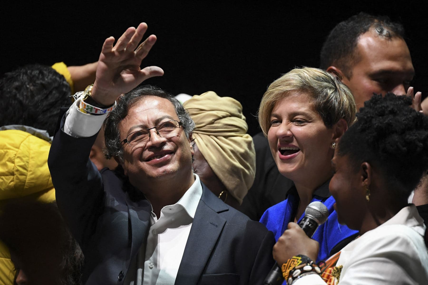 Petro asume en Colombia: “Traigan la espada de Bolívar”