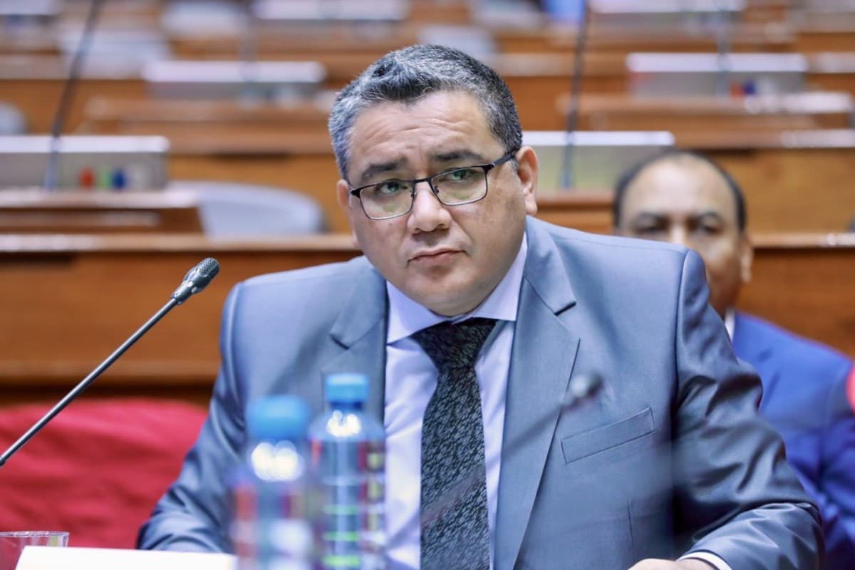 Solicitan levantar comunicaciones y cuentas a Juan José Santiváñez