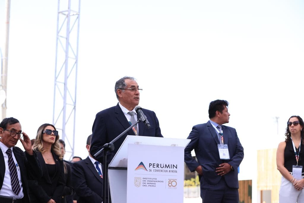 Ministro Vera: “No es cierto que haya población antiminera”