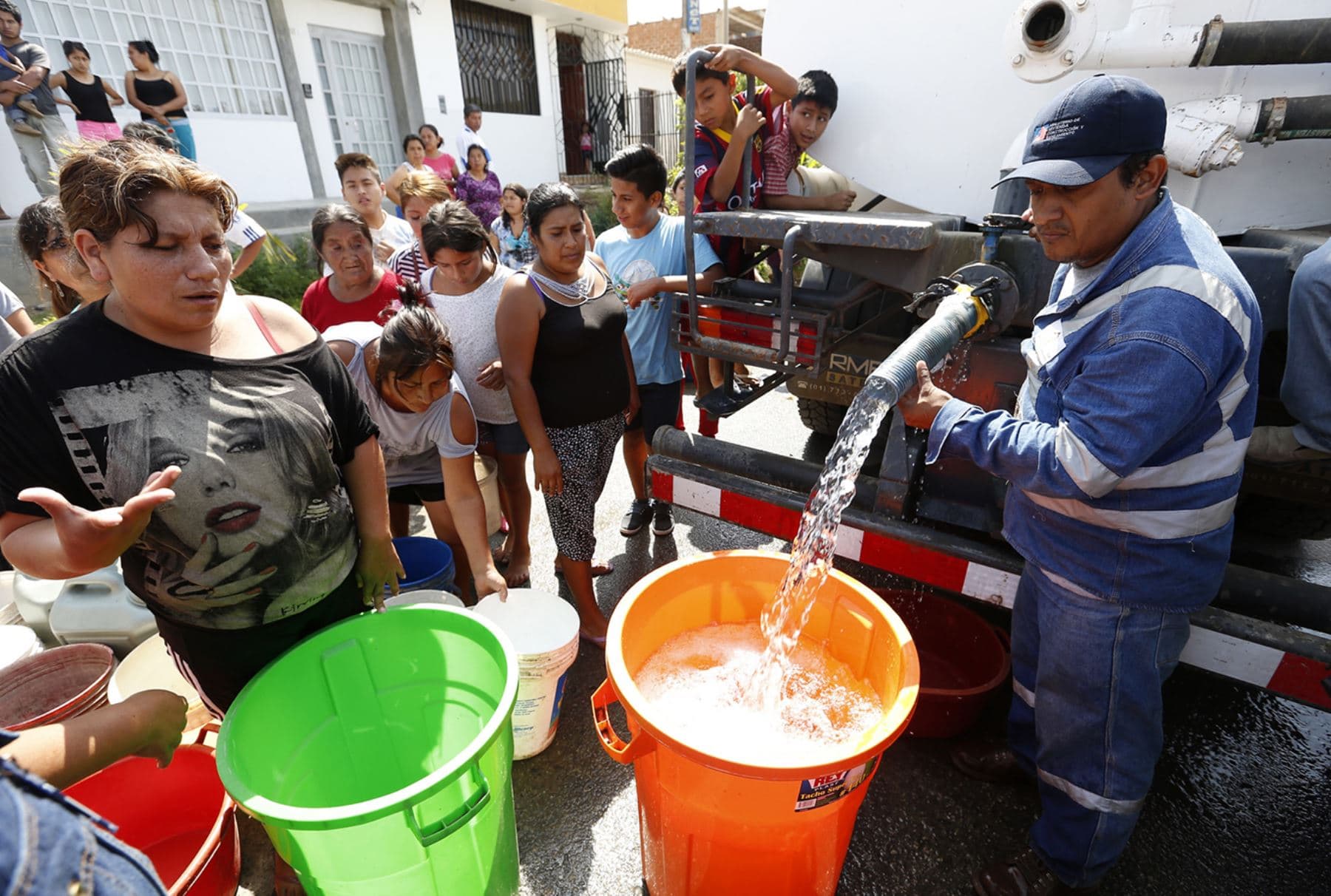 Vecinos de Cerro Colorado y Yura sin agua