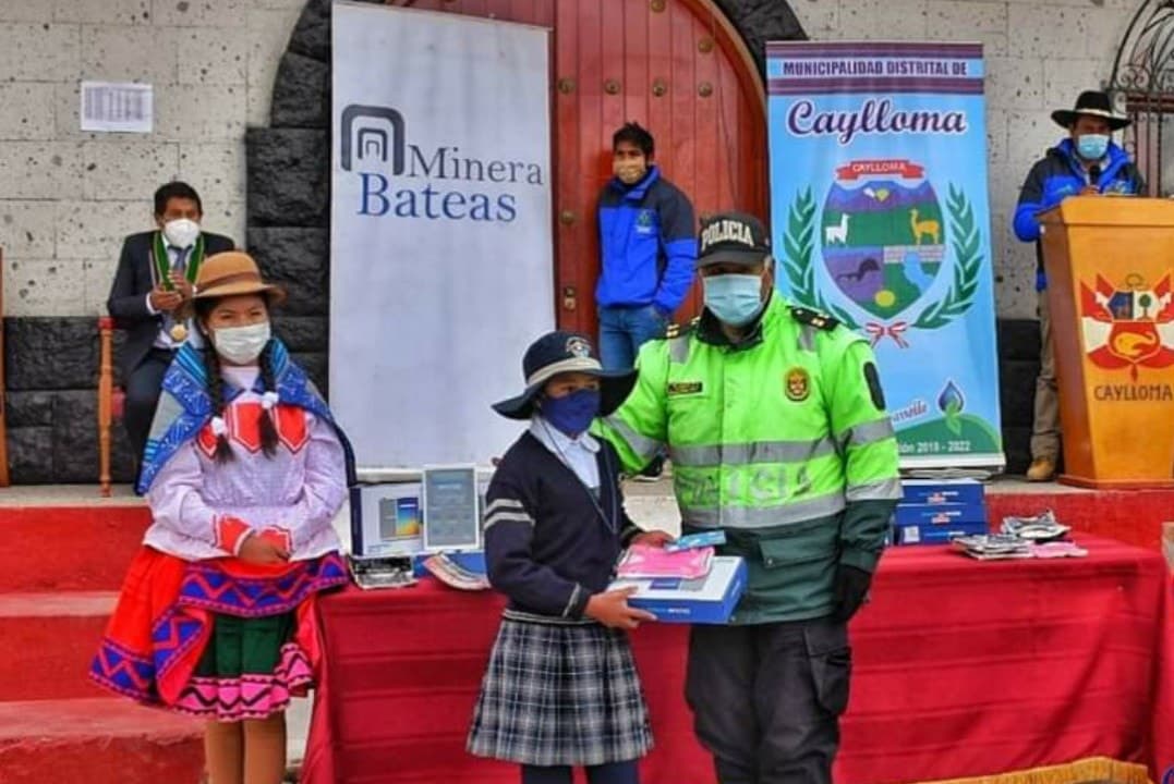 Escolares recibieron 740 tablets para optimizar su educación