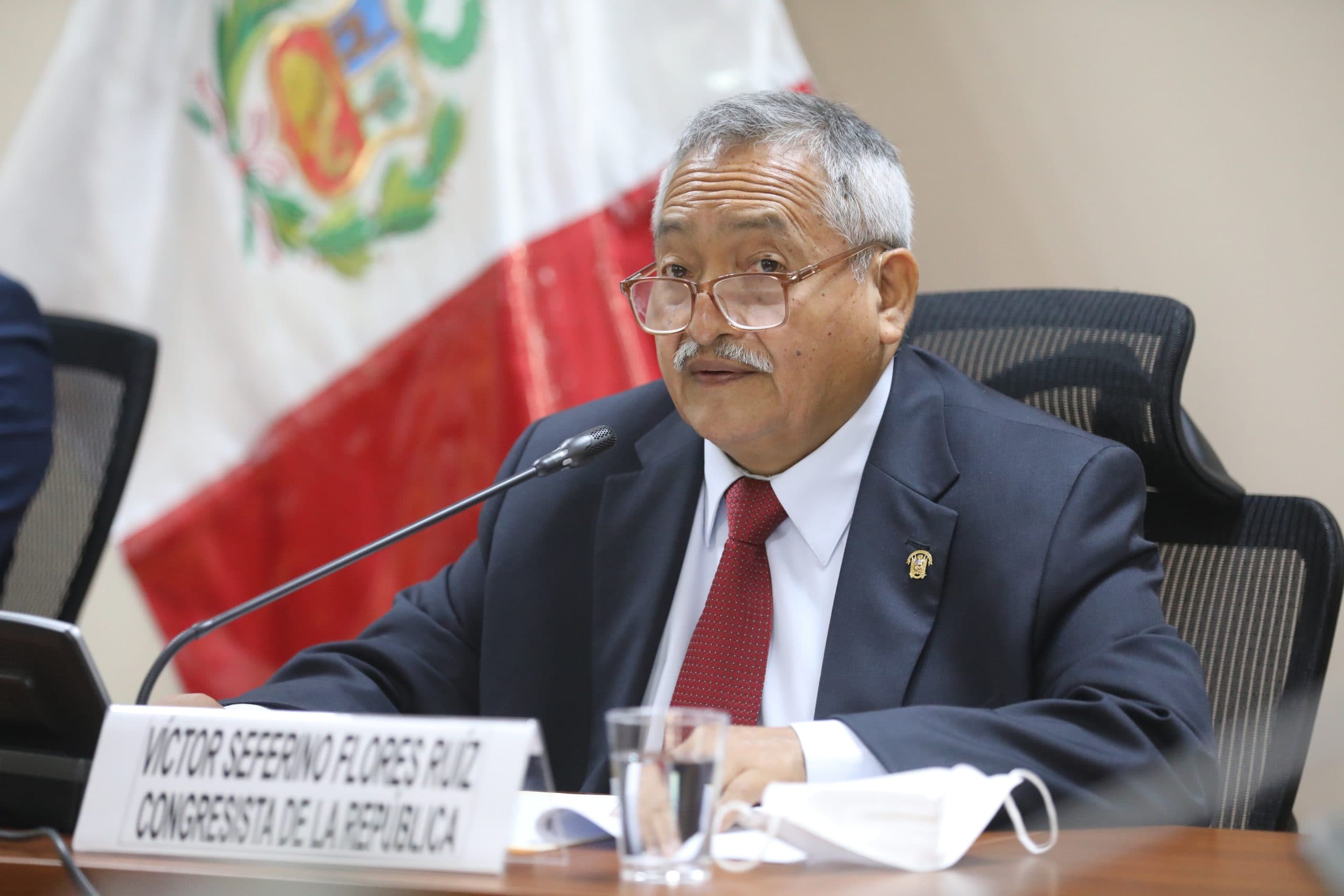 Congresista justifica aumento por función parlamentaria