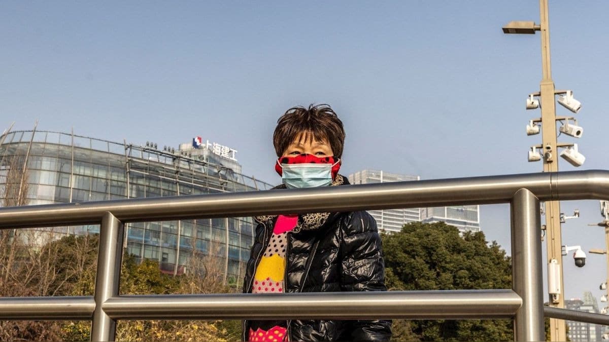 China confina una ciudad por tres casos de la COVID-19