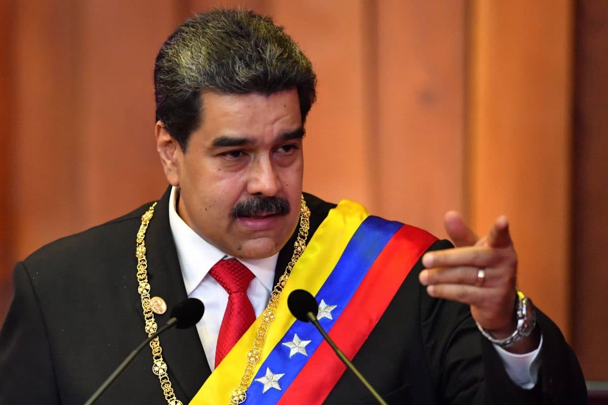 Maduro prioriza vacunación para la élite política