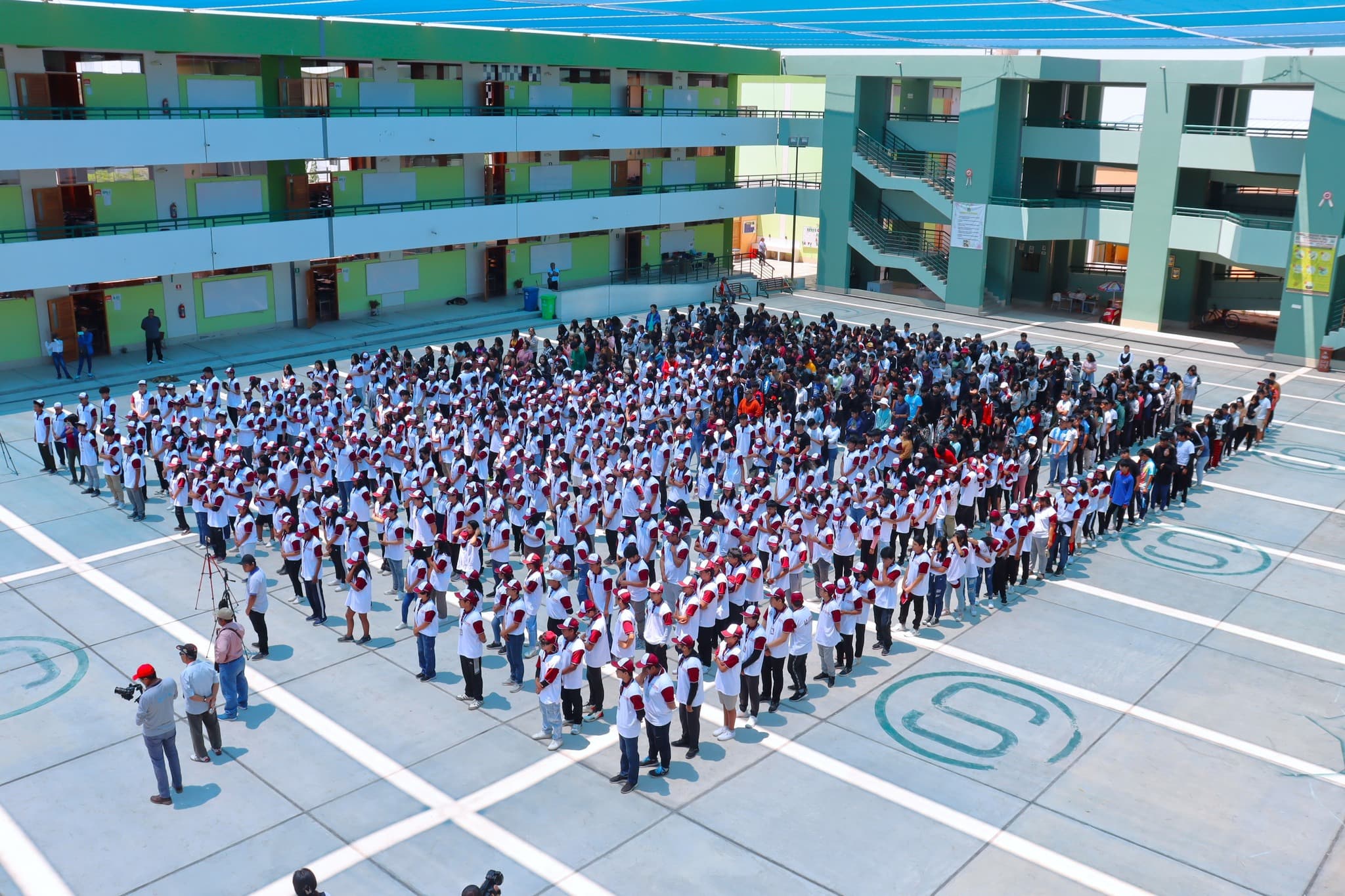 Dictan cursos gratuitos a más de 800 alumnos pre-universitarios