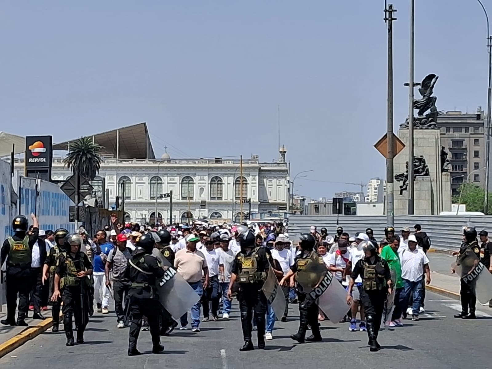 Pescadores marchan para pedir indemnizaciones justas a Repsol