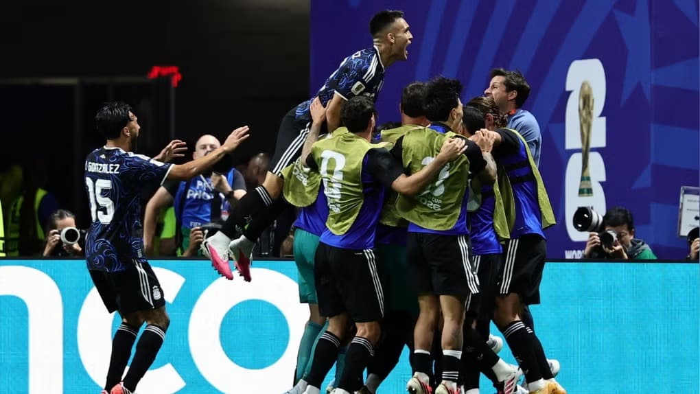 Argentina remontó a Inglaterra y jugará la final del Mundial