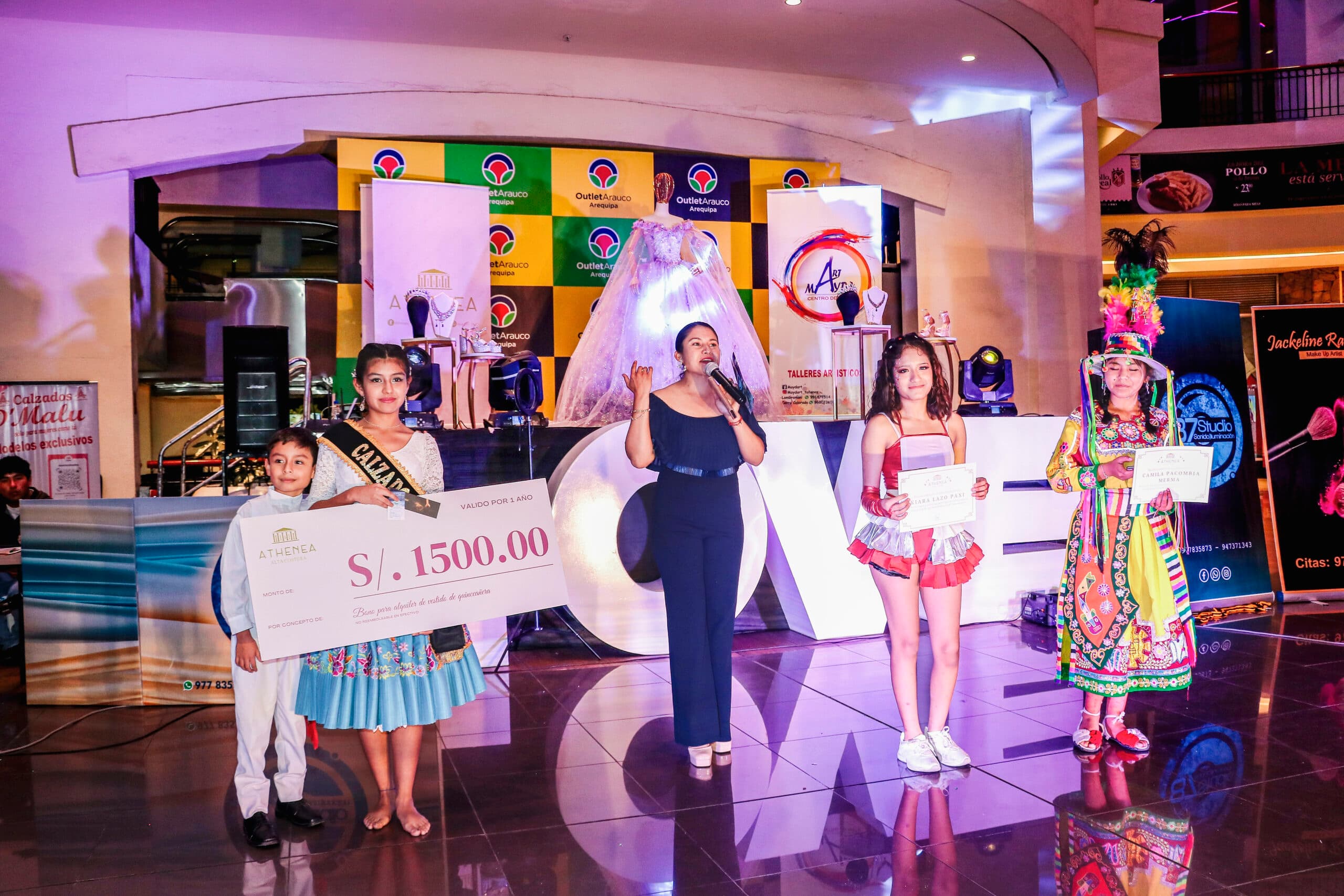 Cumplen sueño a quinceañera que mostró talento al público