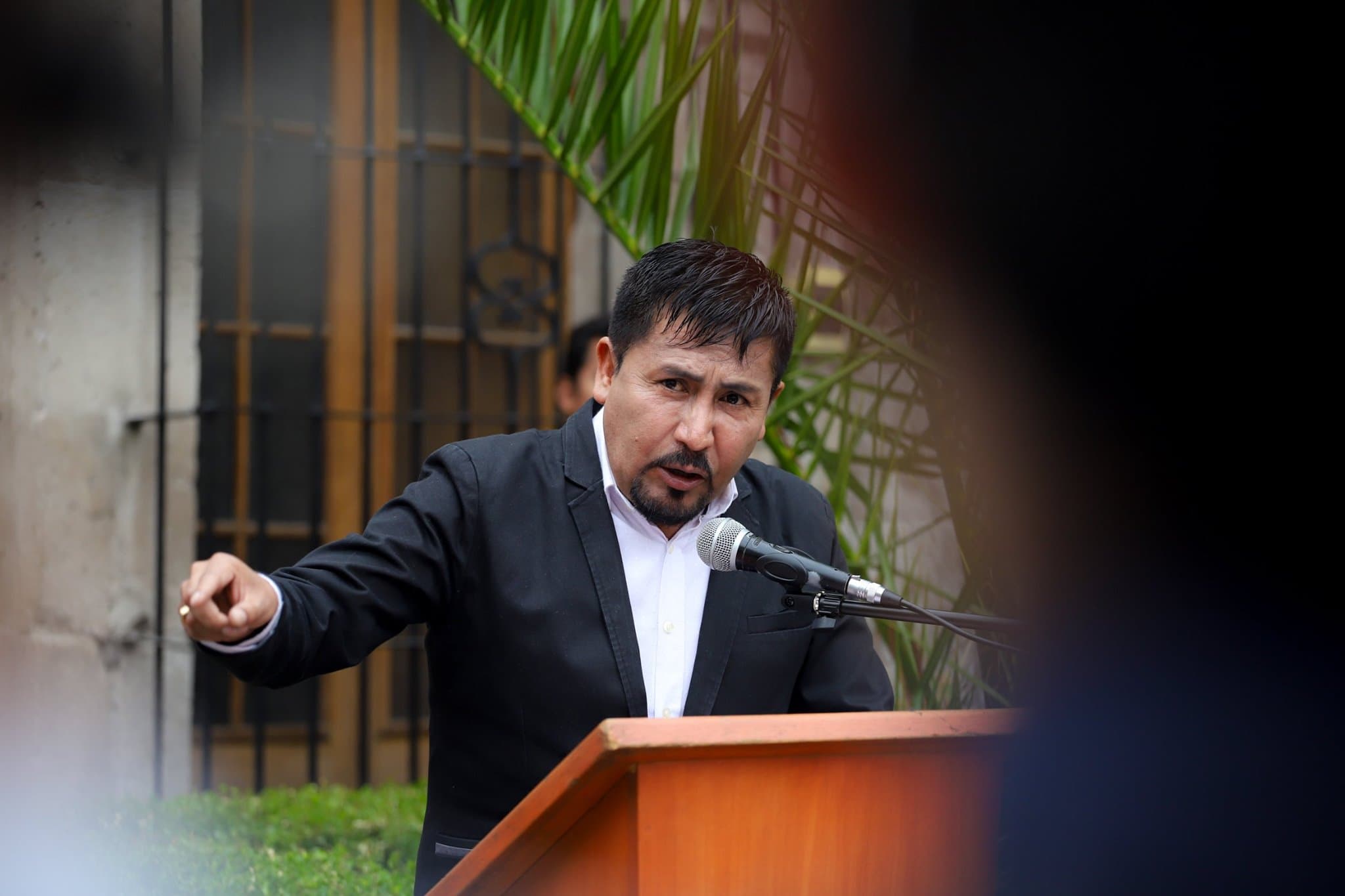 Arequipa: denunciarán a gobernador regional por contagios COVID-19 en docentes