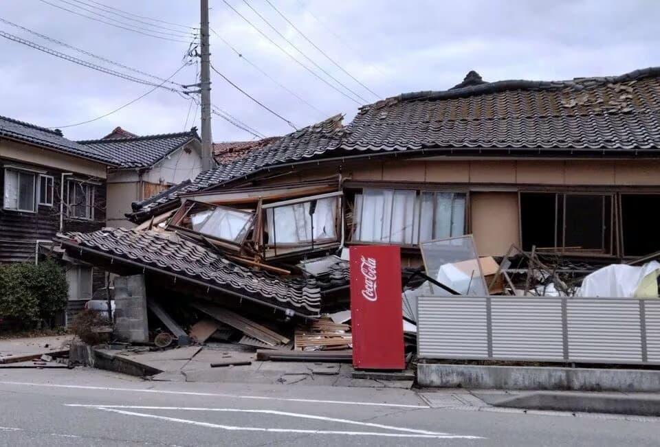 Fuerte terremoto en Japón dejó 2 muertos y miles de evacuados