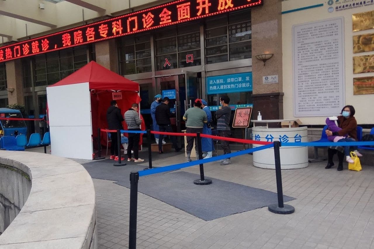 Cierran dos hospitales en China