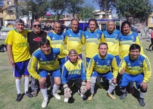 “A pesar de mis lesiones sigo jugando fútbol a mis 60 años”
