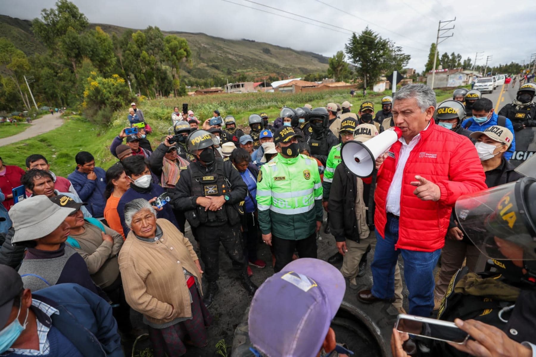Ministro Palacios pide calma a población en Huancayo