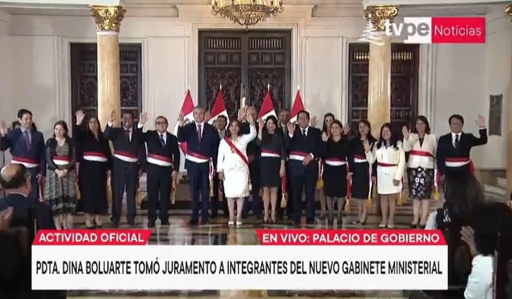 Dina Boluarte tomó juramentación del Consejo de Ministros