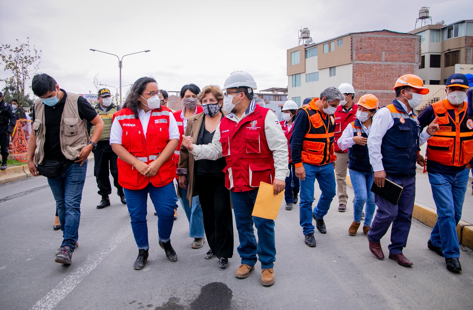 Ministra de vivienda supervisa zonas afectadas