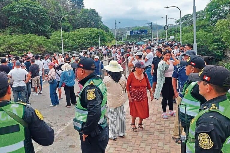 Piuranos exigen la reapertura de puente fronterizo con Ecuador