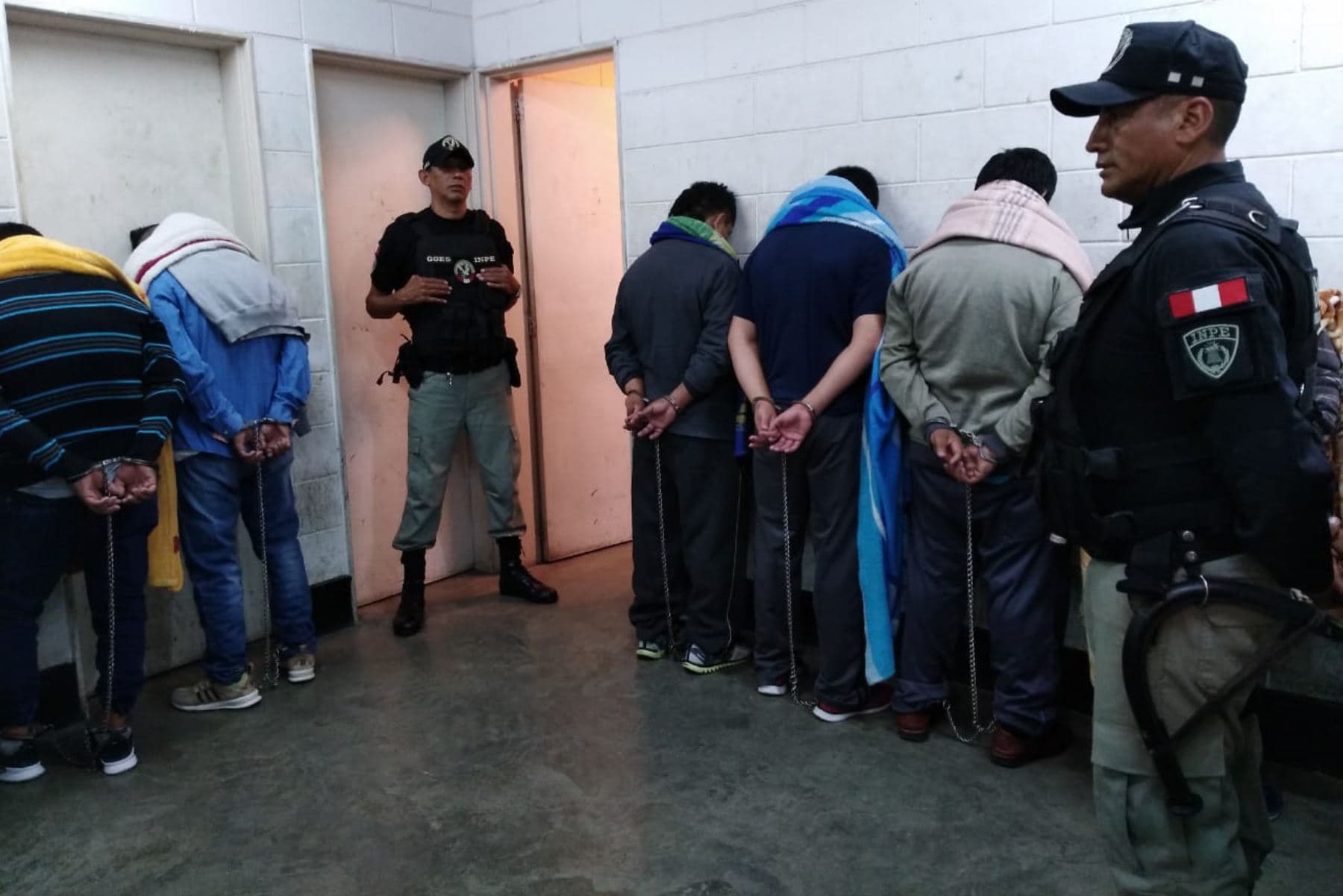 Gobierno peruano ordena que internos sean rapados y usen uniformes