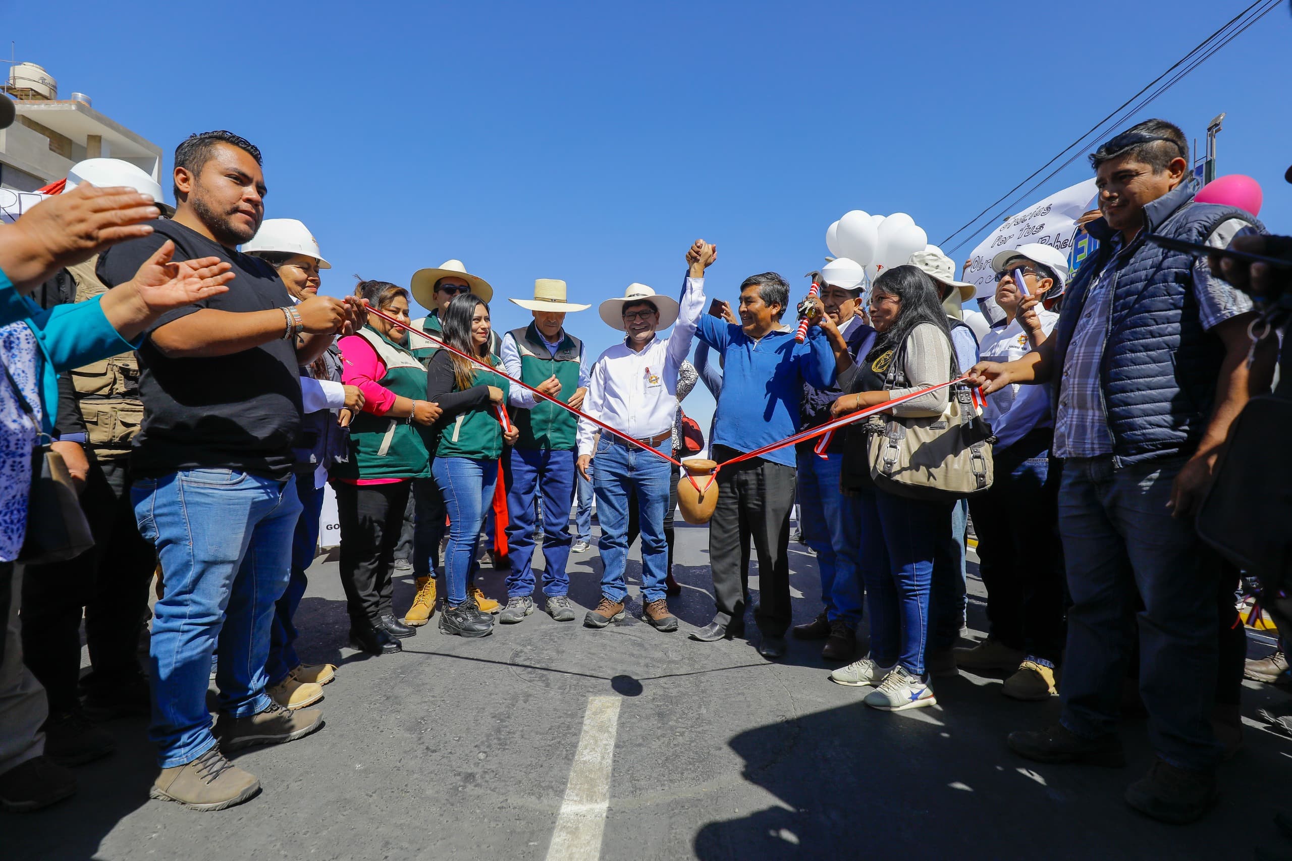Entregan vías asfaltadas en beneficio de unos 20 mil