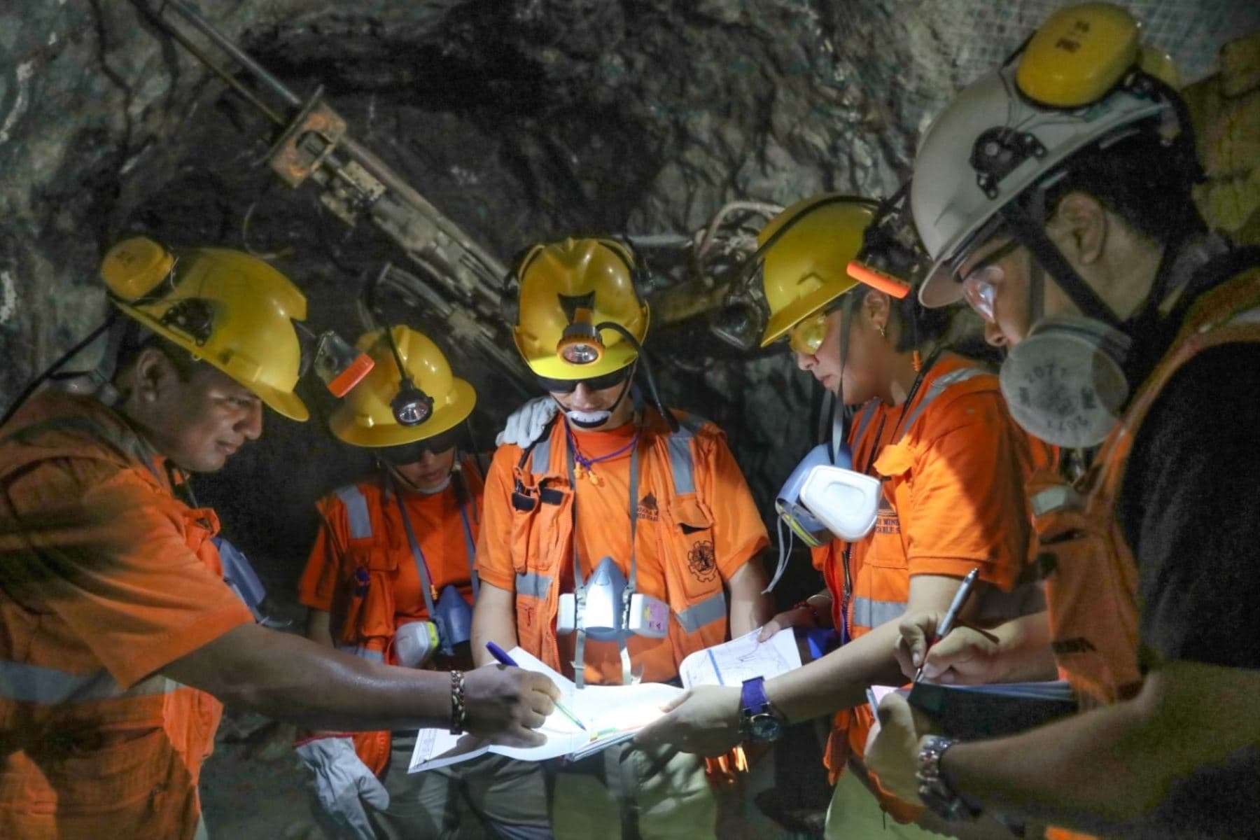 Empleo directo en sector minería crece por segundo mes consecutivo