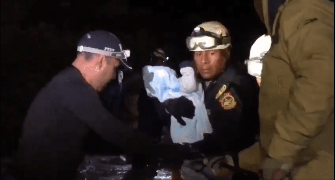 24 personas atrapadas por caída de huayco