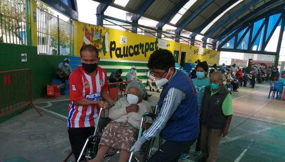Arequipa: Desorganización en vacunación de adultos mayores