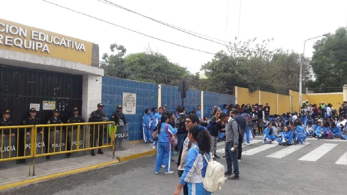 Anuncian para fines de enero la demolición del colegio Arequipa