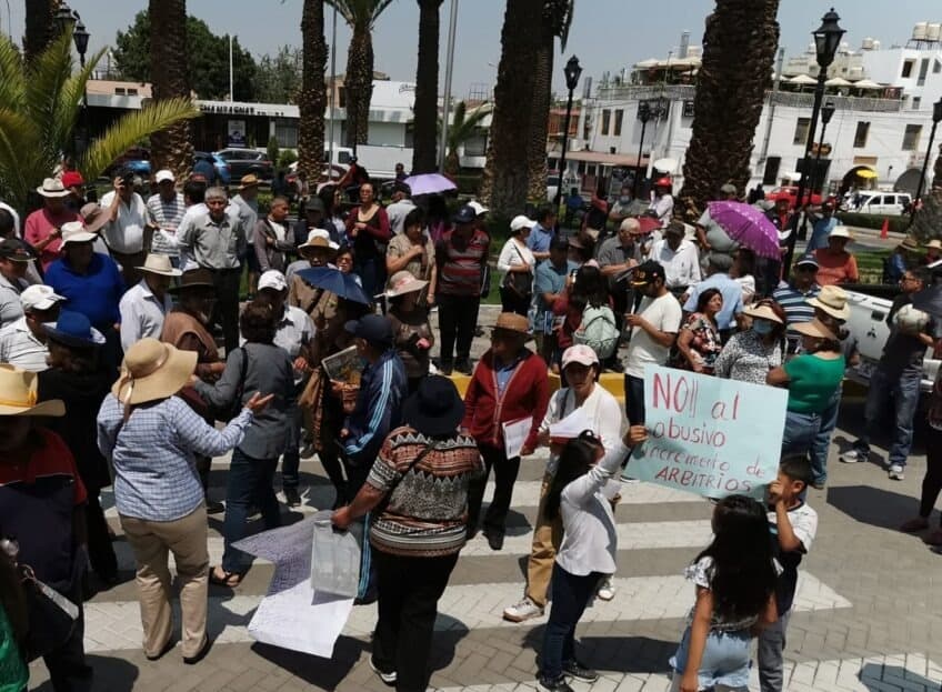 Vecinos de Yanahuara protestan por excesiva alza de arbitrios