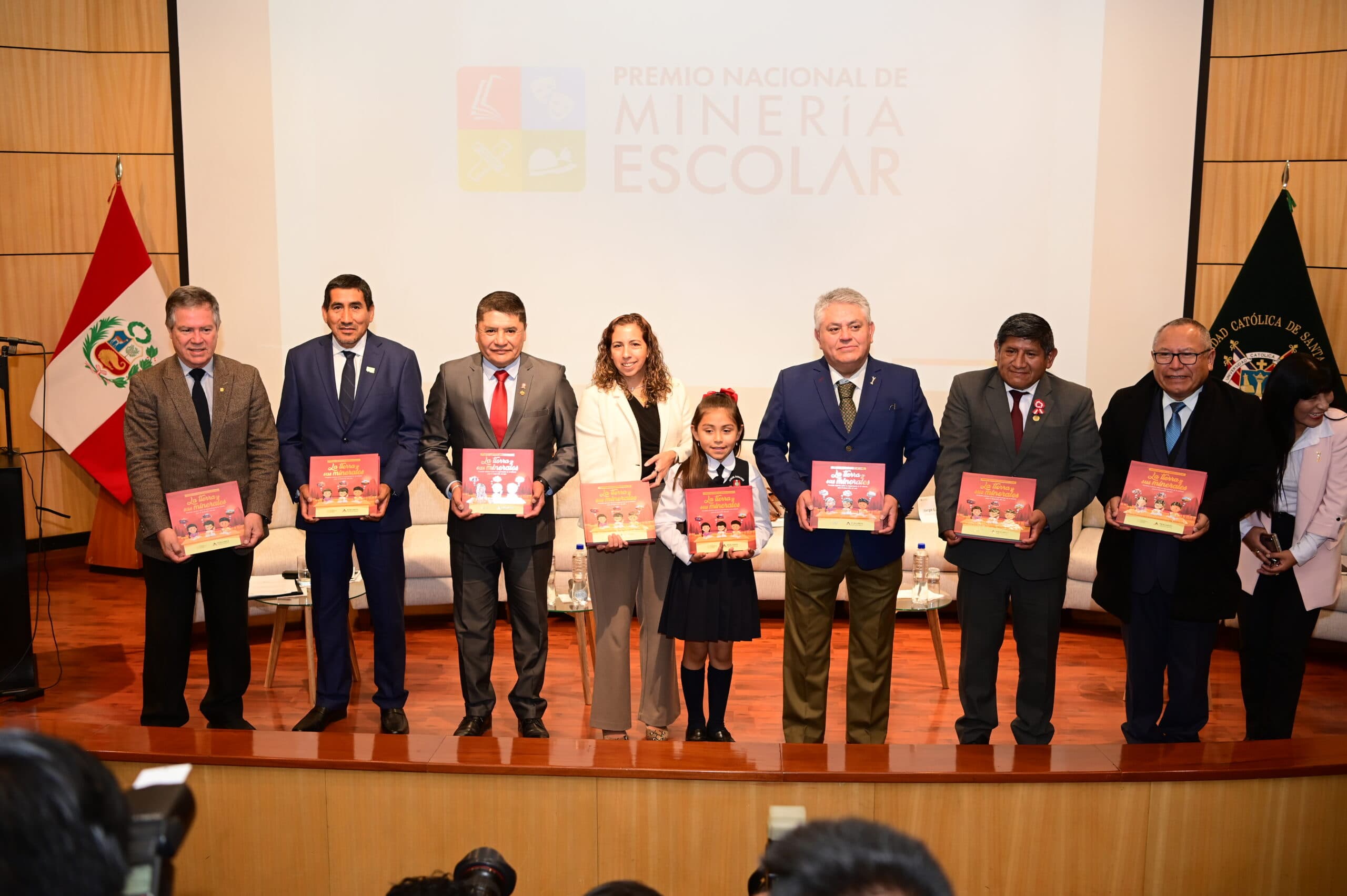 Convocan a colegios de Arequipa a participar en Premio Nacional de Minería