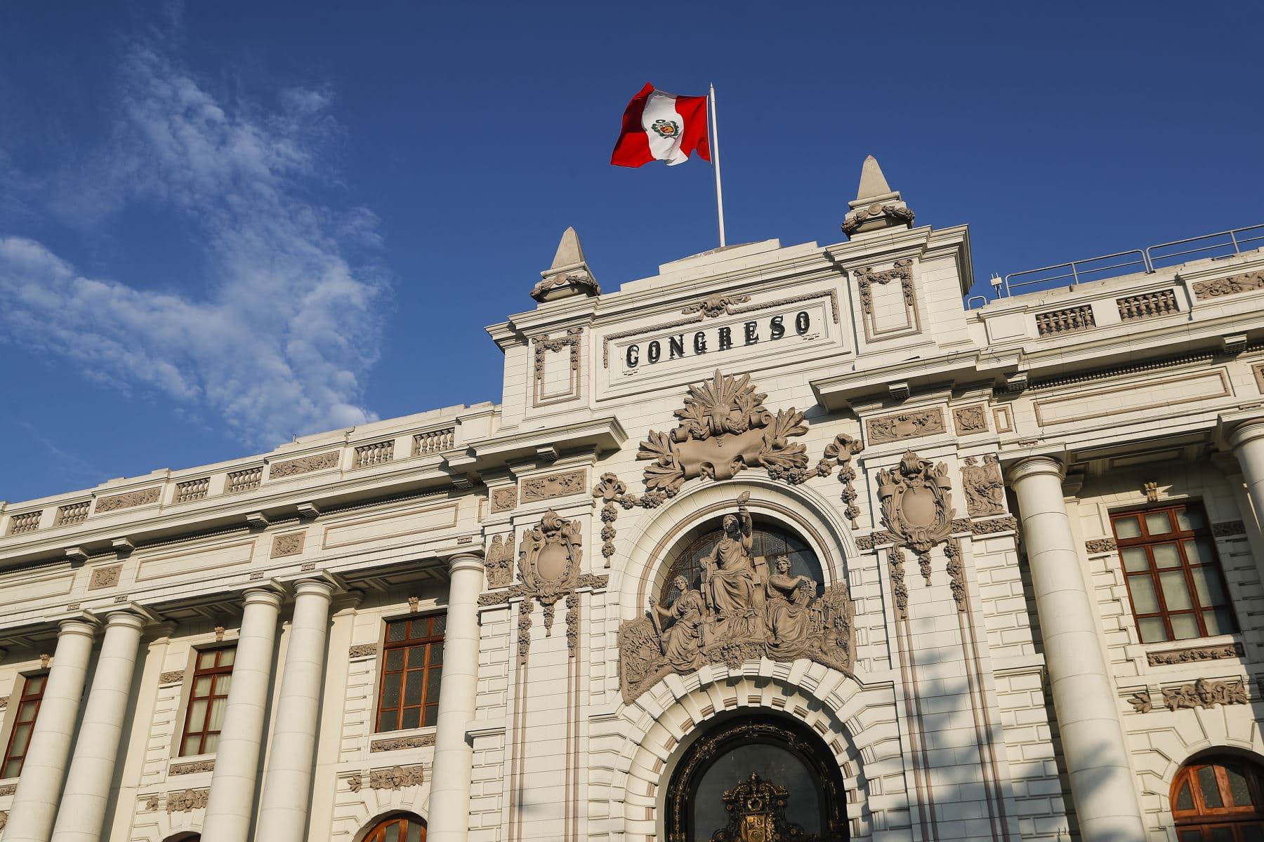 Propuesta del Congreso busca reducir costo de pasajes aéreos