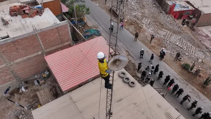 Desmantelan antenas ilegales en penales durante operativo