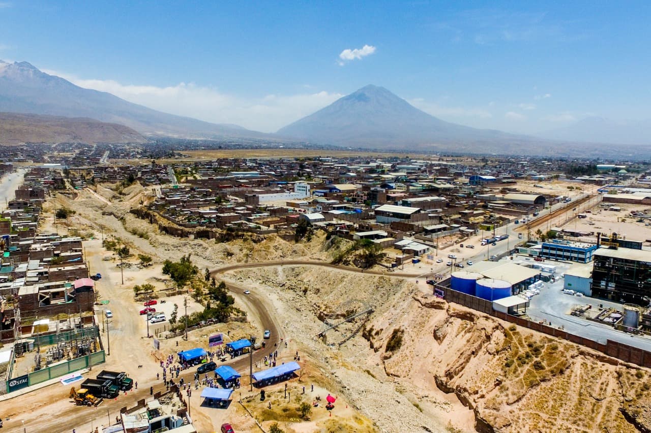 Inician construcción de puente Añashuayco