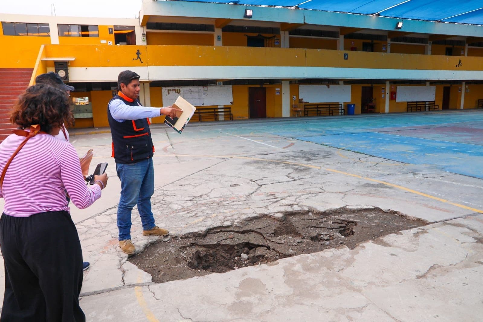 Piden a directores de colegios limpiar locales ante las lluvias