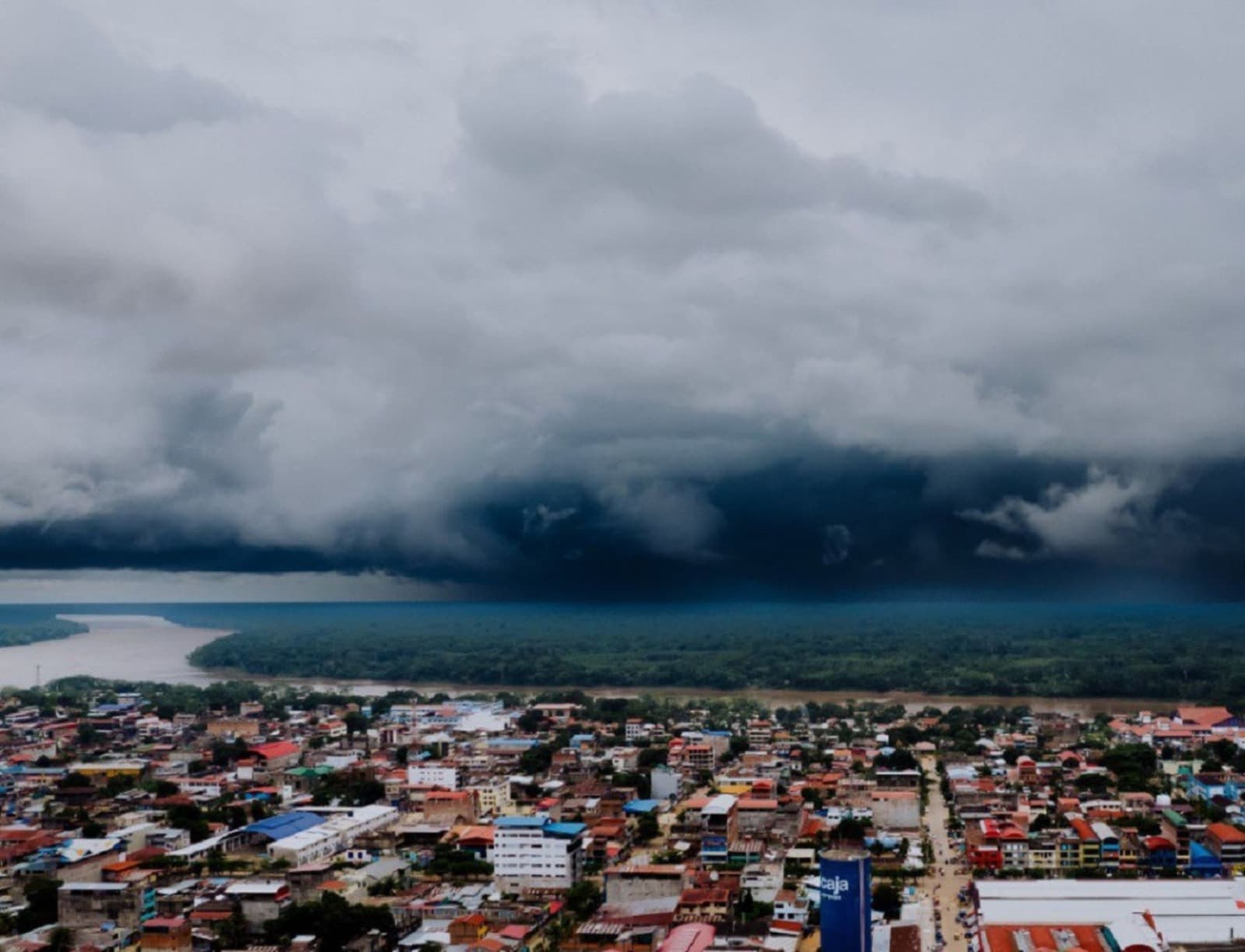 Bajas temperaturas y vientos fuertes afectarán a 5 regiones