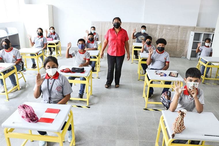 Eliminarían restricciones sanitarias en colegios públicos