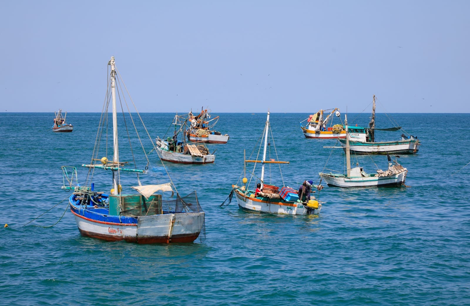 Hallan vivos a pescadores perdidos hace 68 días en alta mar