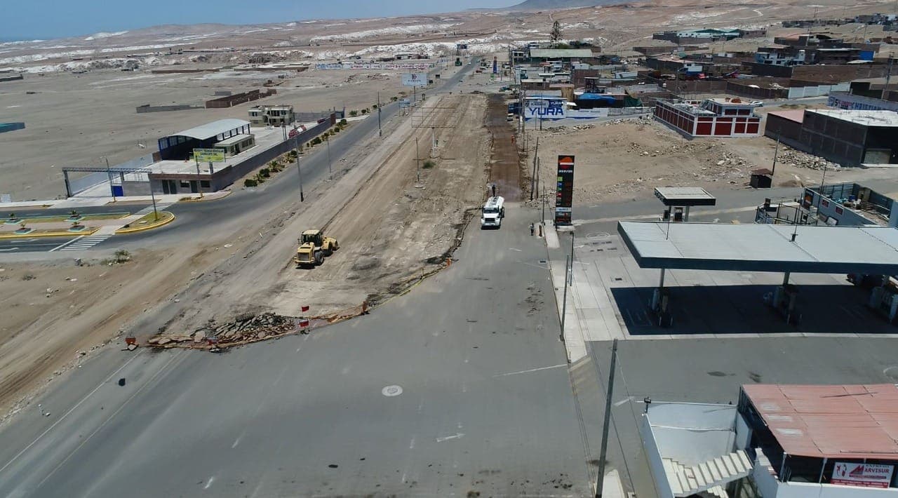 Construcción de pistas para acceso a Mollendo