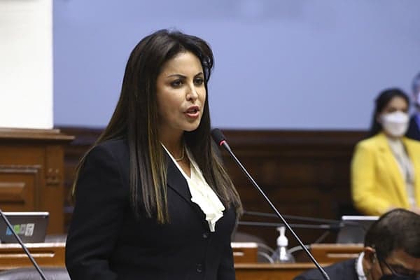 Chirinos sigue pensando que Castillo debe ser vacado