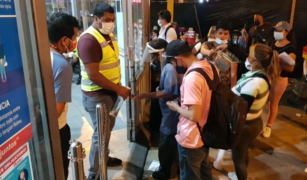 Subidas de pasajes desatan desorden