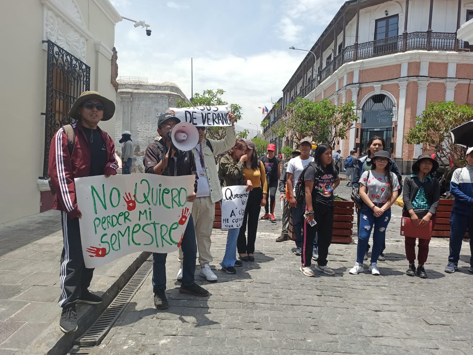 Docentes universitarios marchan en Lima mañana y el jueves