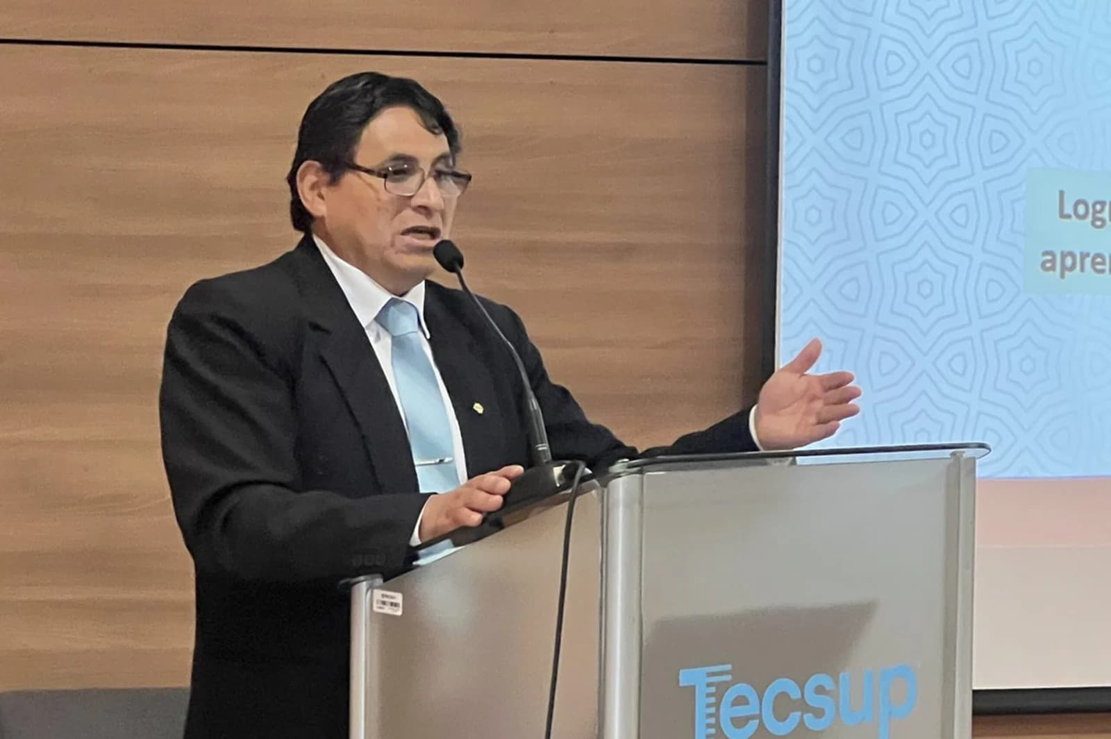 Evalúan interpelar a gerente de la GREA por respaldar a funcionario