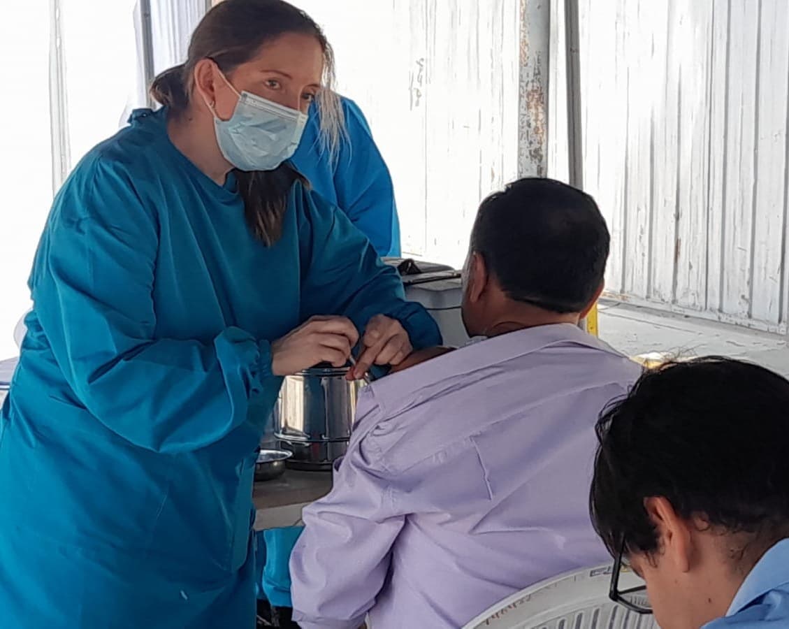 Llegaron vacunas monovalentes para adultos mayores y menores