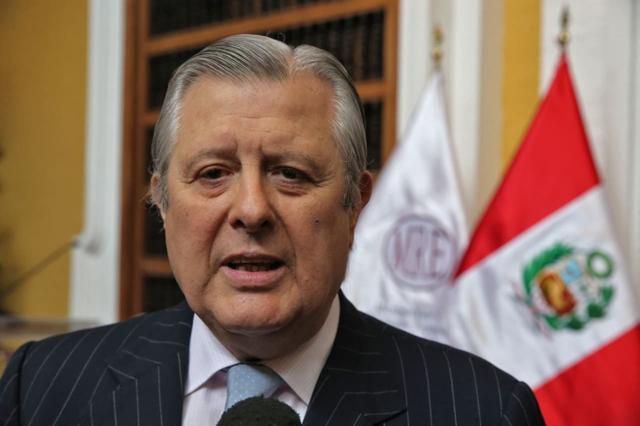 Canciller Maúrtua asegura que podemos donar vacunas