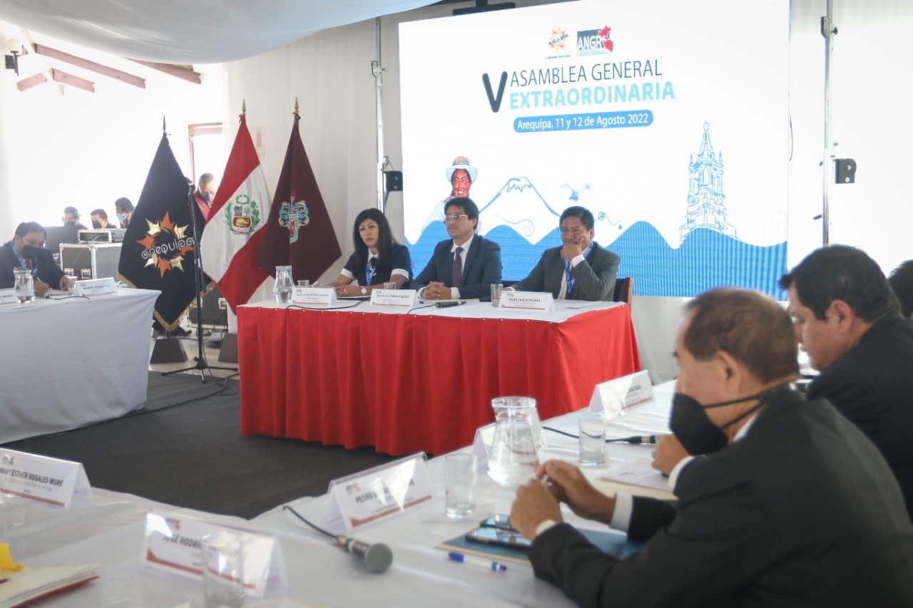 Gobernadores del país piden una salida a la crisis política