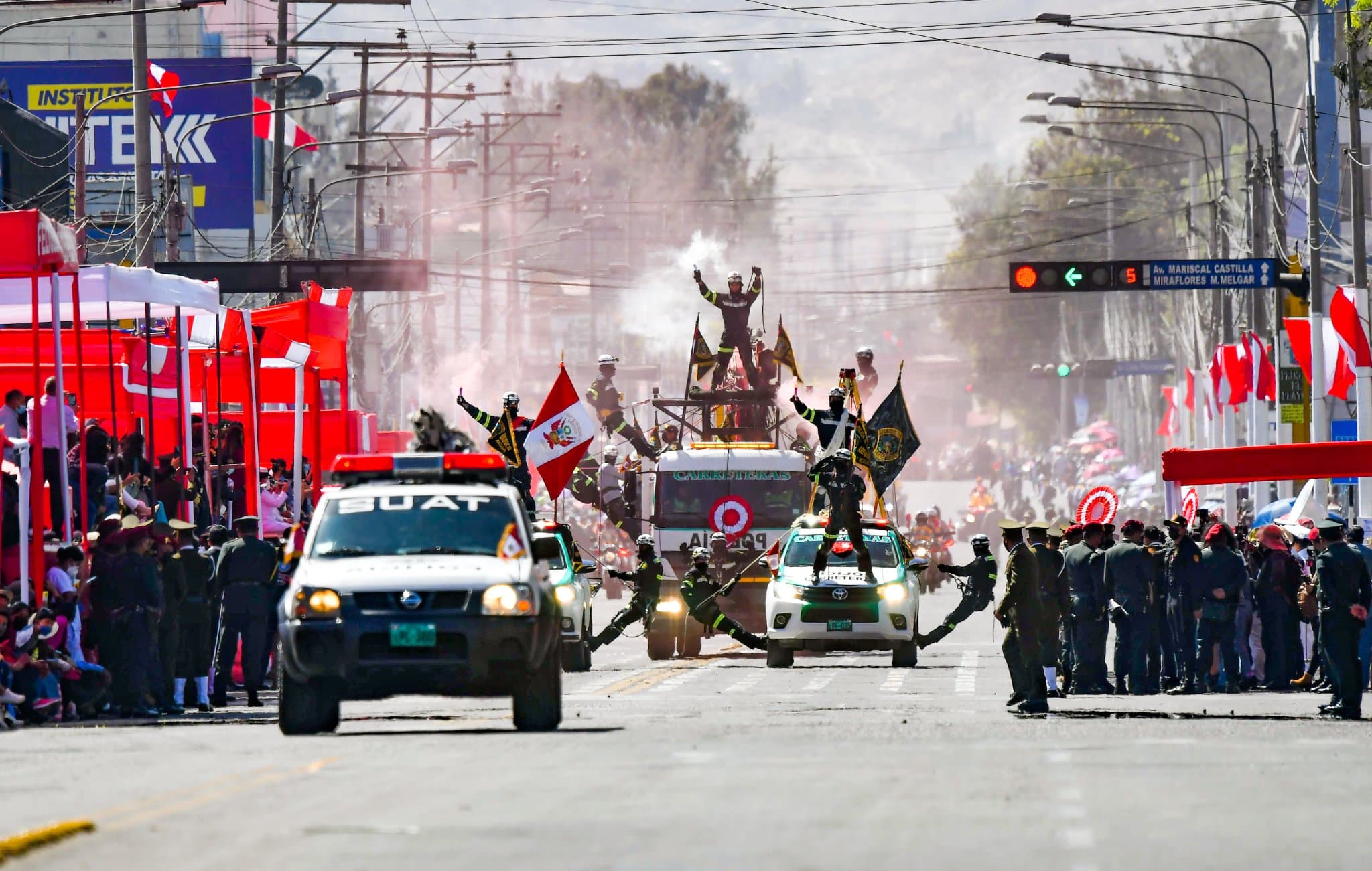 Fuerzas armadas desfilan en honor a la Independencia