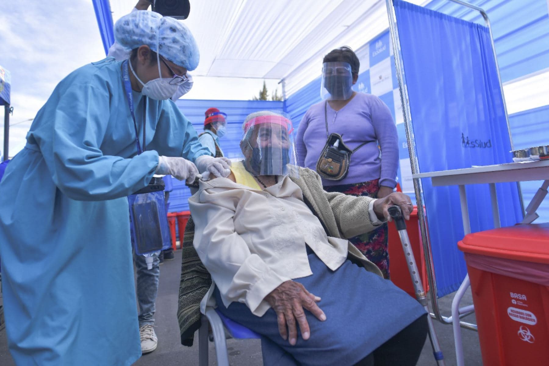 Arequipa: este jueves comienza vacunación a adultos mayores de 70 años en 13 distritos