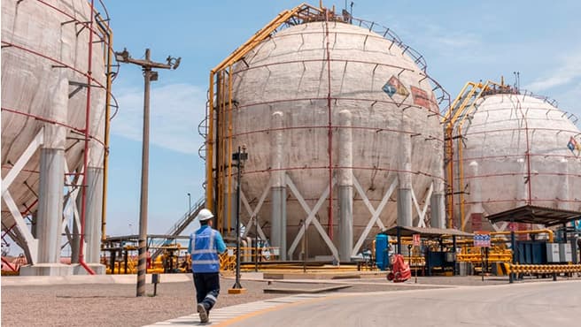 Descartan alza inmediata de combustibles en Perú